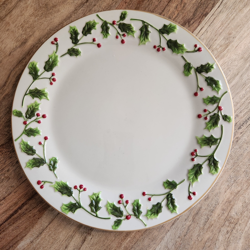 St. Nicholas Square Holly Jolly Holly Berry Dinner/Serving Plate